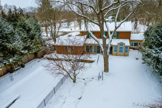 $550,000 | 635 North Linden Street, Marshall, MI 49068