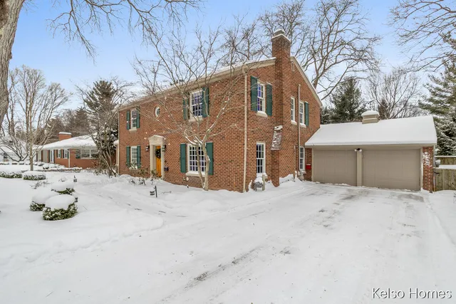 $550,000 | 635 North Linden Street, Marshall, MI 49068