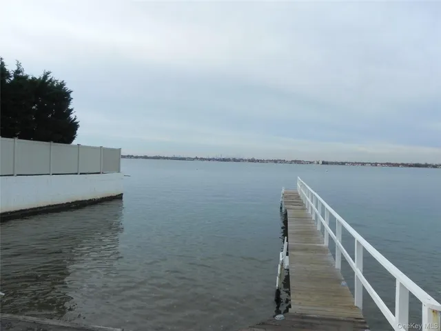 a view of entryway and kitchen