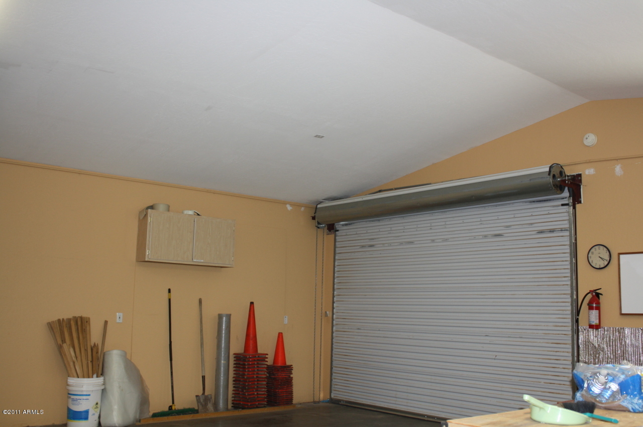 772 South Holmes Road Apache Junction, AZ 85119 - Photo 26 of 37 GARAGE DOOR