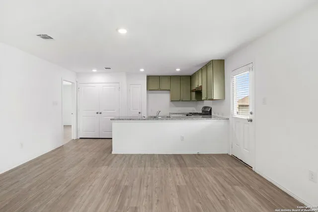 $1,350 | 6643 Arid Way, San Antonio, TX 78252