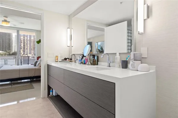 $4,500 | 92 Southwest 3rd Street, Unit 1202, Miami, FL 33130