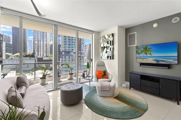$4,500 | 92 Southwest 3rd Street, Unit 1202, Miami, FL 33130