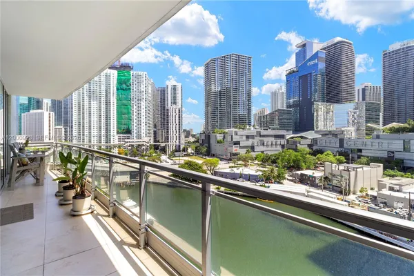 $4,500 | 92 Southwest 3rd Street, Unit 1202, Miami, FL 33130