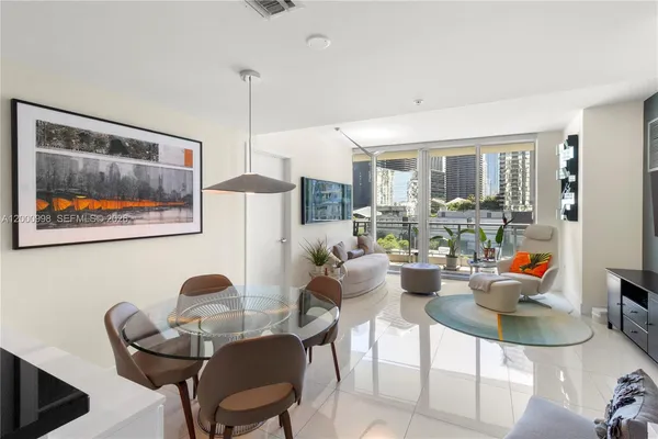 $4,500 | 92 Southwest 3rd Street, Unit 1202, Miami, FL 33130