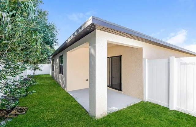 $1,900 | 3215 40th Avenue West, Bradenton, FL 34205