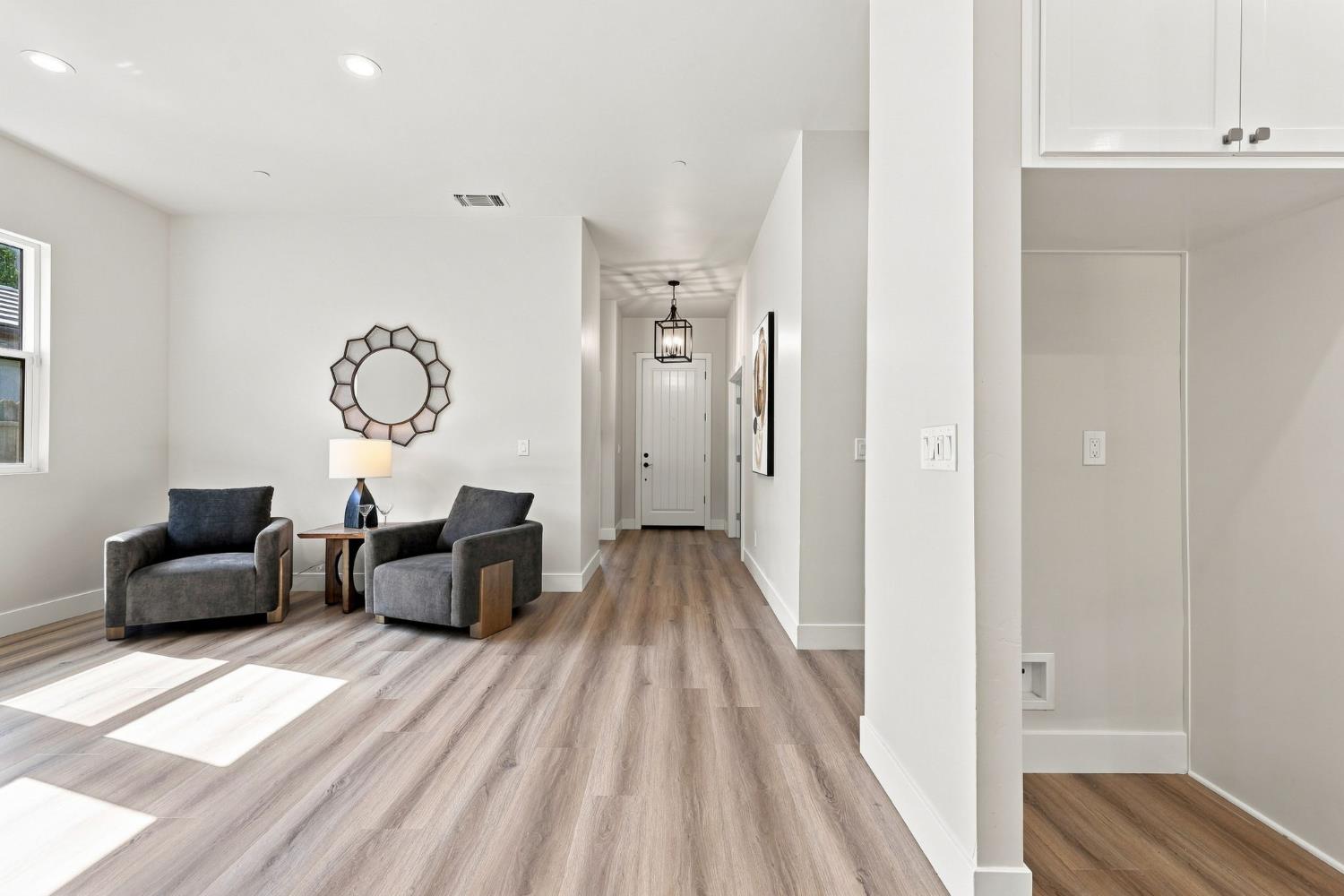 5027 Engle Road Carmichael, CA 95608 - Photo 6 of 71 Gallery Image 6