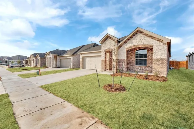 $2,350 | 524 Ranchito Pass, Haslet, TX 76052