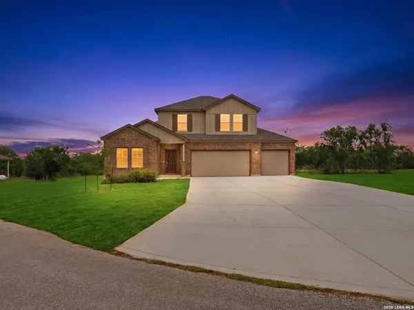 $485,999 | 132 Reno Trail, Floresville, TX 78114
