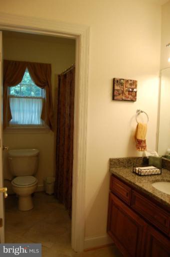 1000 Russell Road Alexandria, VA 22301 - Photo 9 of 30 Bath #4