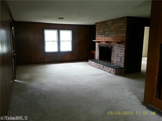 2944 Tyro Road Lexington, NC 27295 - Photo 2 of 6 Den/Family/Great Room.