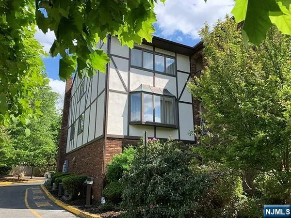 $4,800 | 126 Hawthorne Avenue, Park Ridge, NJ 07656