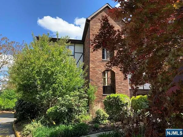 $4,800 | 126 Hawthorne Avenue, Park Ridge, NJ 07656