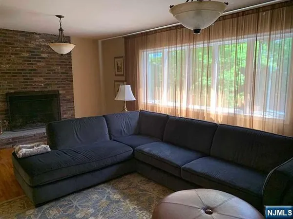 $4,800 | 126 Hawthorne Avenue, Park Ridge, NJ 07656