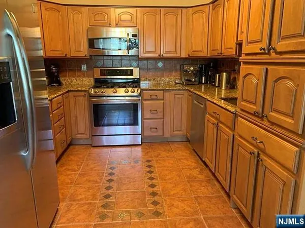 $4,800 | 126 Hawthorne Avenue, Park Ridge, NJ 07656