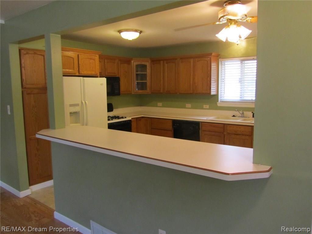 19189 Inkster Road Livonia, MI 48152 - Photo 5 of 20 IMG_5968.JPG