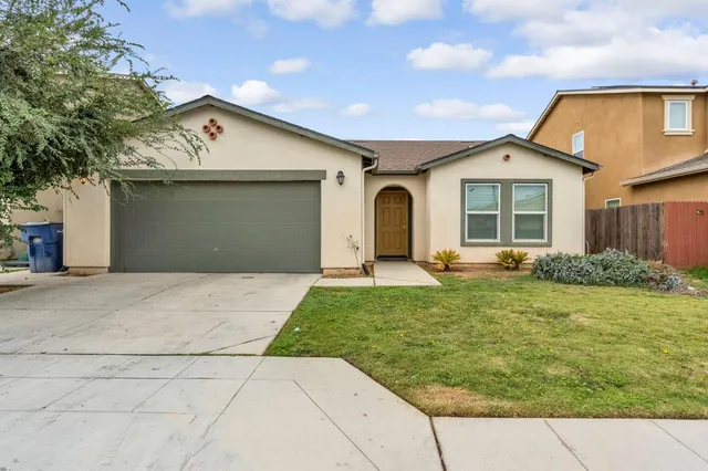 a front view of house with yard