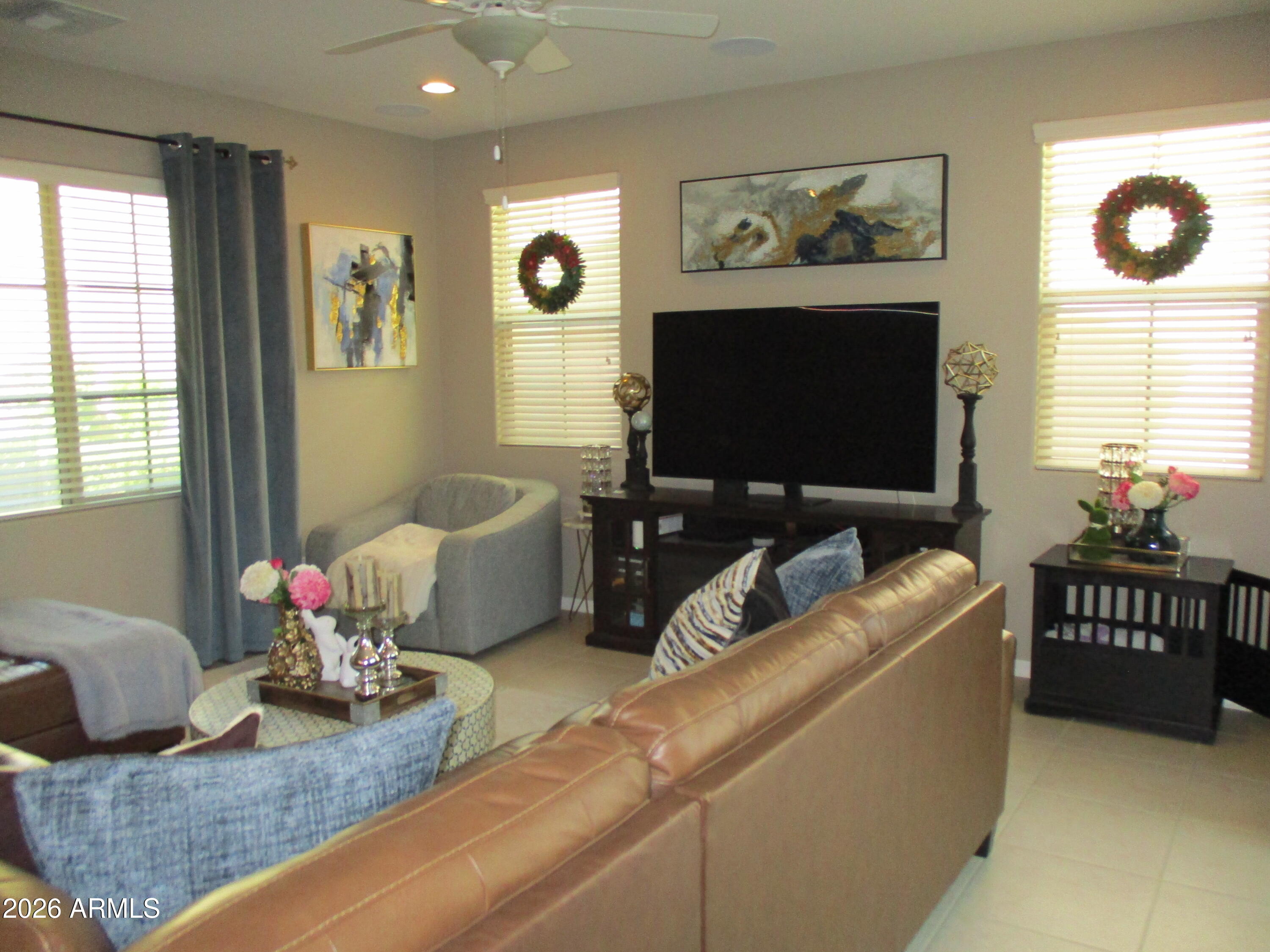 856 South Agnes Lane Gilbert, AZ 85296 - Photo 3 of 12 856 S Agnes Lane Great Room