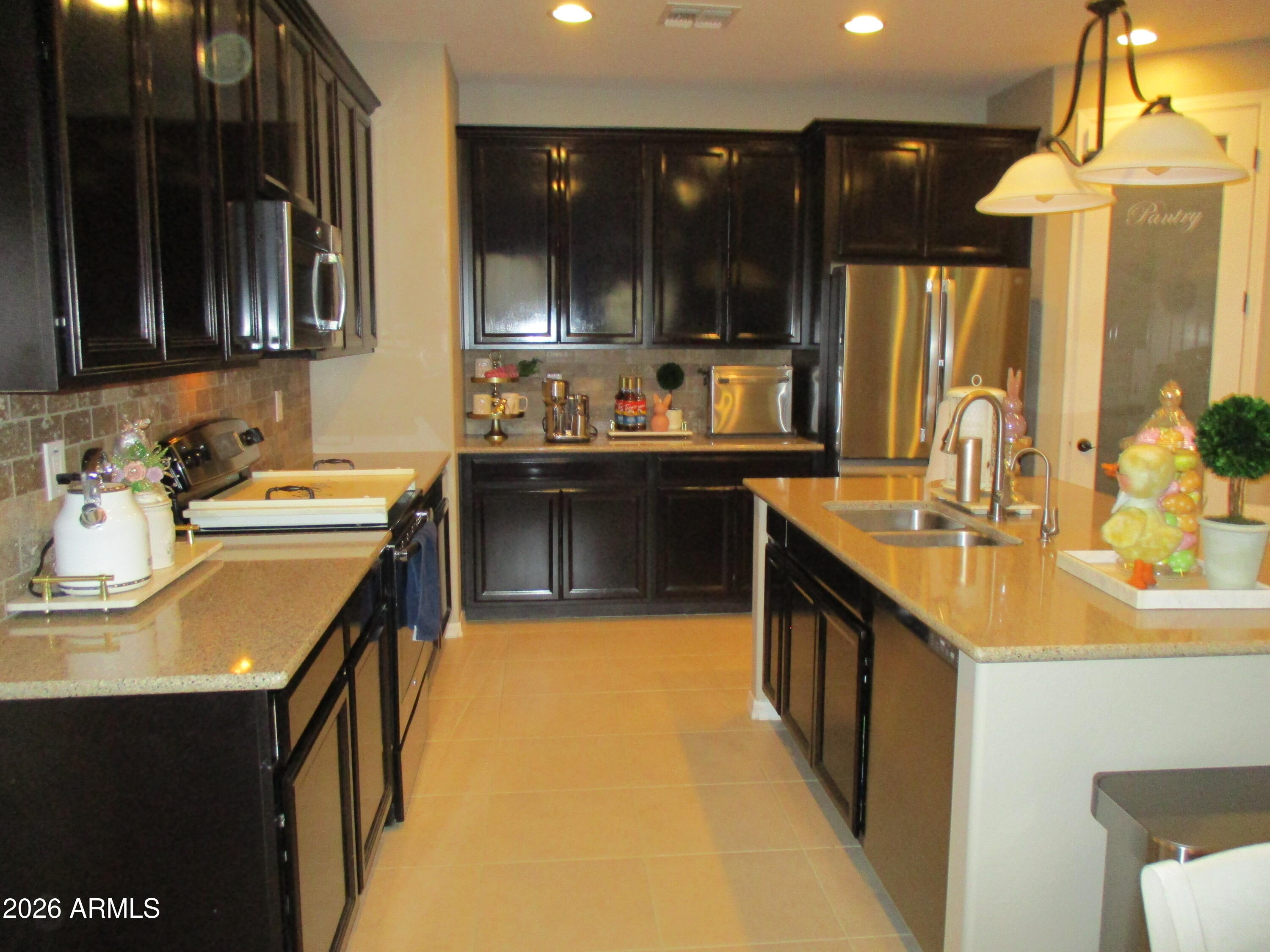 856 South Agnes Lane Gilbert, AZ 85296 - Photo 5 of 12 856 S Agnes Lane Kitchen