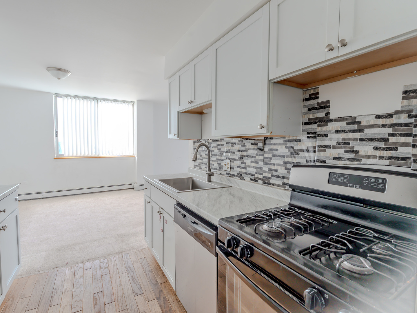 20 North Tower Road, Unit 8G Oak Brook, IL 60523 - Photo 7 of 16 Gallery Image 7