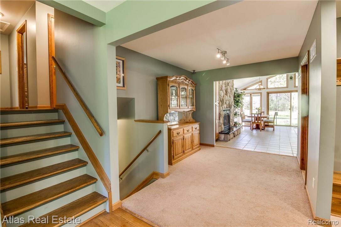 9740 Oakhill Road Holly, MI 48442 - Photo 7 of 52 6.jpg