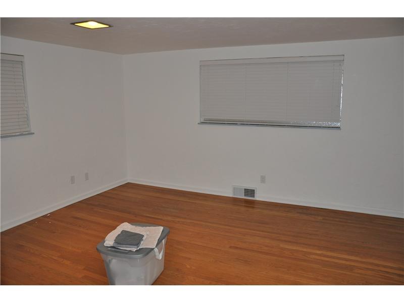 105 Oakhurst Road Pittsburgh, PA 15215 - Photo 6 of 12 Master Bedroom. HW floors enhance this lg. room