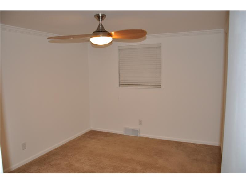 105 Oakhurst Road Pittsburgh, PA 15215 - Photo 7 of 12 Bedroom. Neutral colors in all rooms