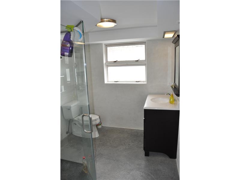 105 Oakhurst Road Pittsburgh, PA 15215 - Photo 9 of 12 Full Bath. All redone in a modern decor
