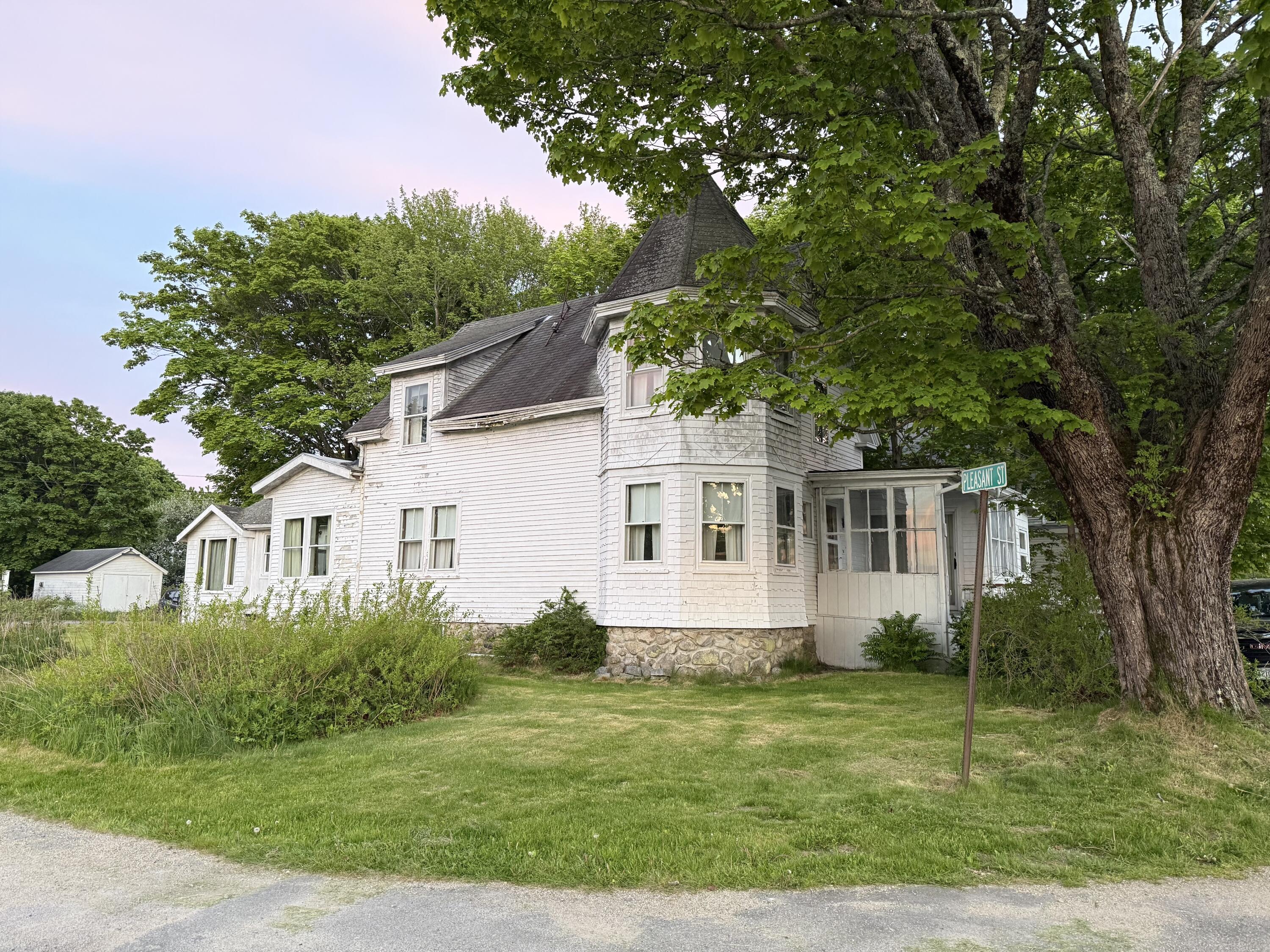 25 Pleasant Street Vinalhaven, ME 04863 - Photo 4 of 32 IMG_0722
