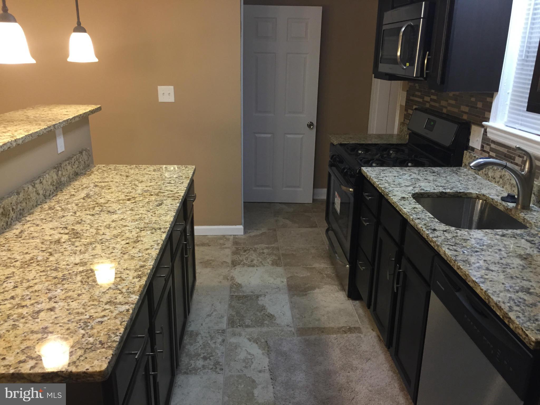 5030 West Hills Road Baltimore, MD 21229 - Photo 13 of 29 Kitchen
