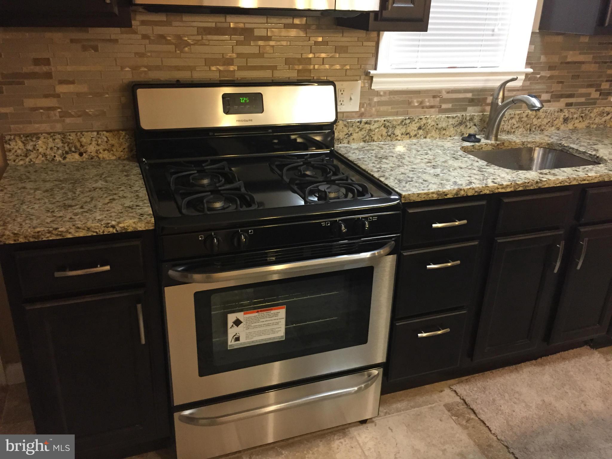 5030 West Hills Road Baltimore, MD 21229 - Photo 14 of 29 Kitchen