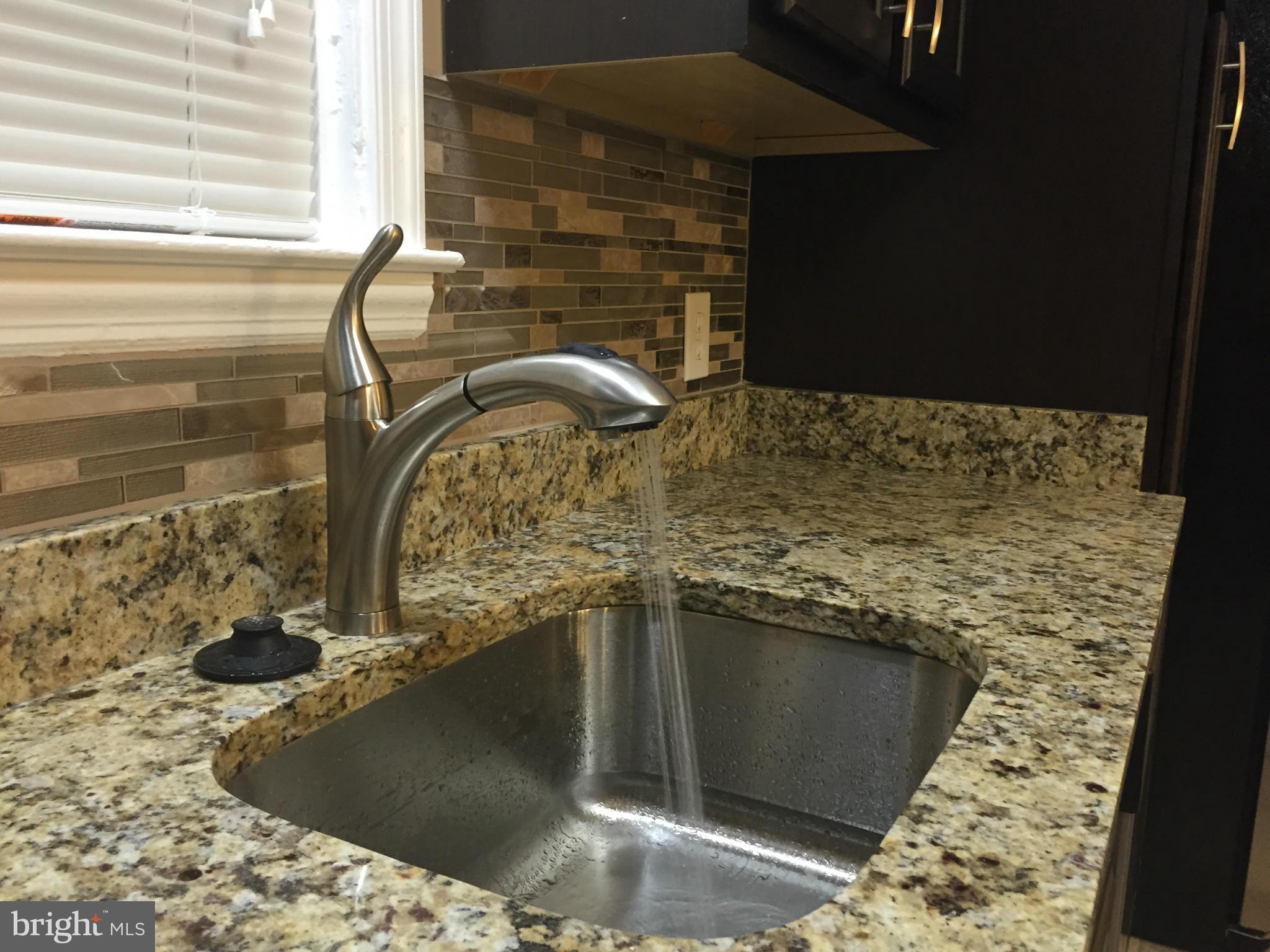 5030 West Hills Road Baltimore, MD 21229 - Photo 15 of 29 Kitchen