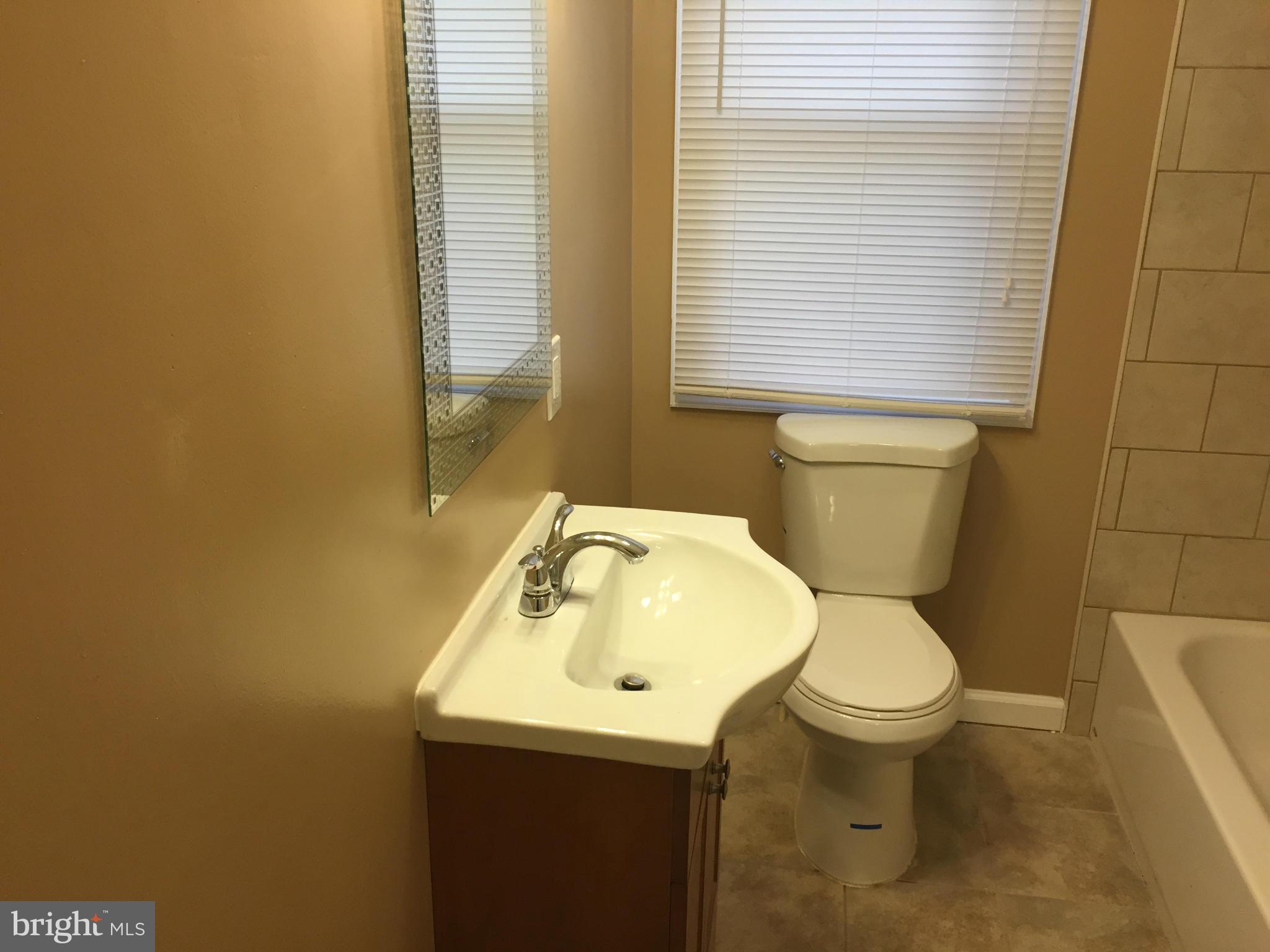 5030 West Hills Road Baltimore, MD 21229 - Photo 20 of 29 Bath