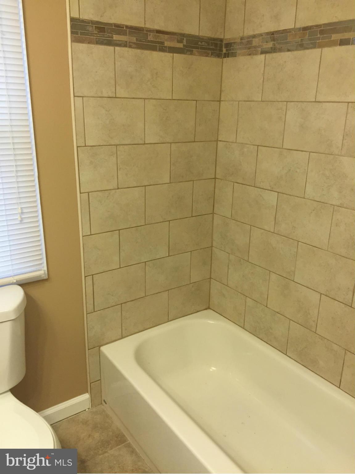5030 West Hills Road Baltimore, MD 21229 - Photo 21 of 29 Bath