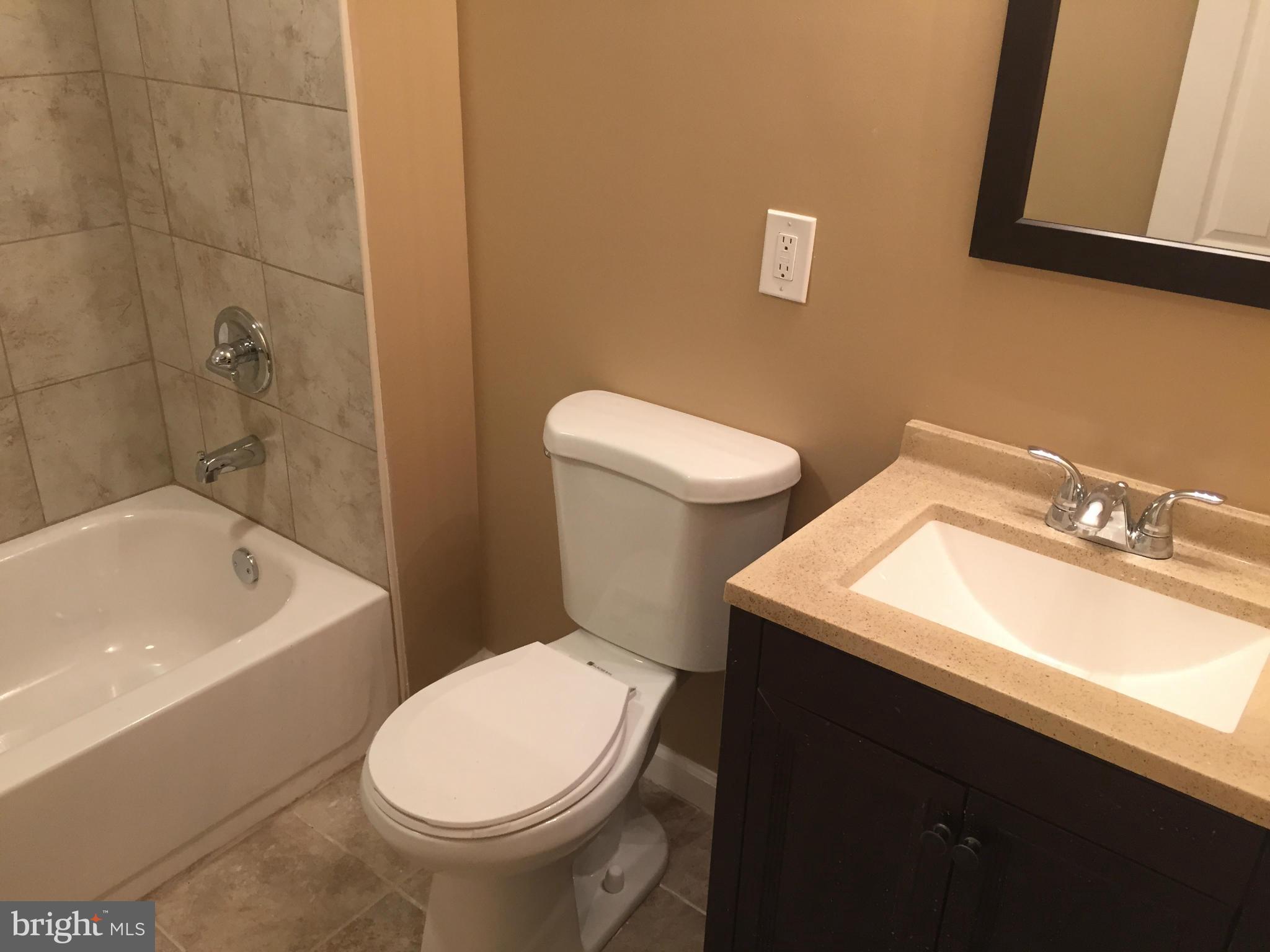 5030 West Hills Road Baltimore, MD 21229 - Photo 25 of 29 Bath