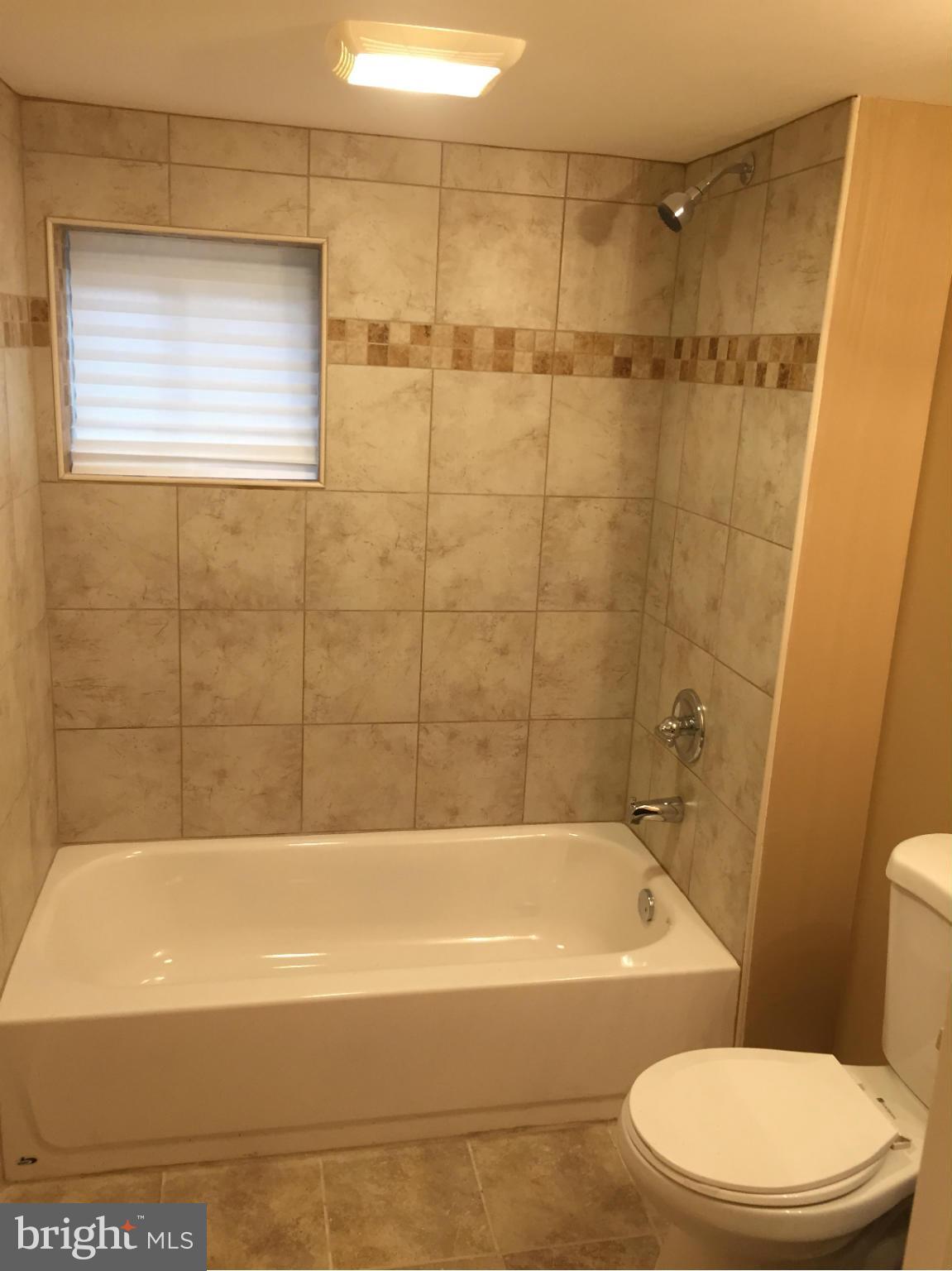 5030 West Hills Road Baltimore, MD 21229 - Photo 26 of 29 Bath