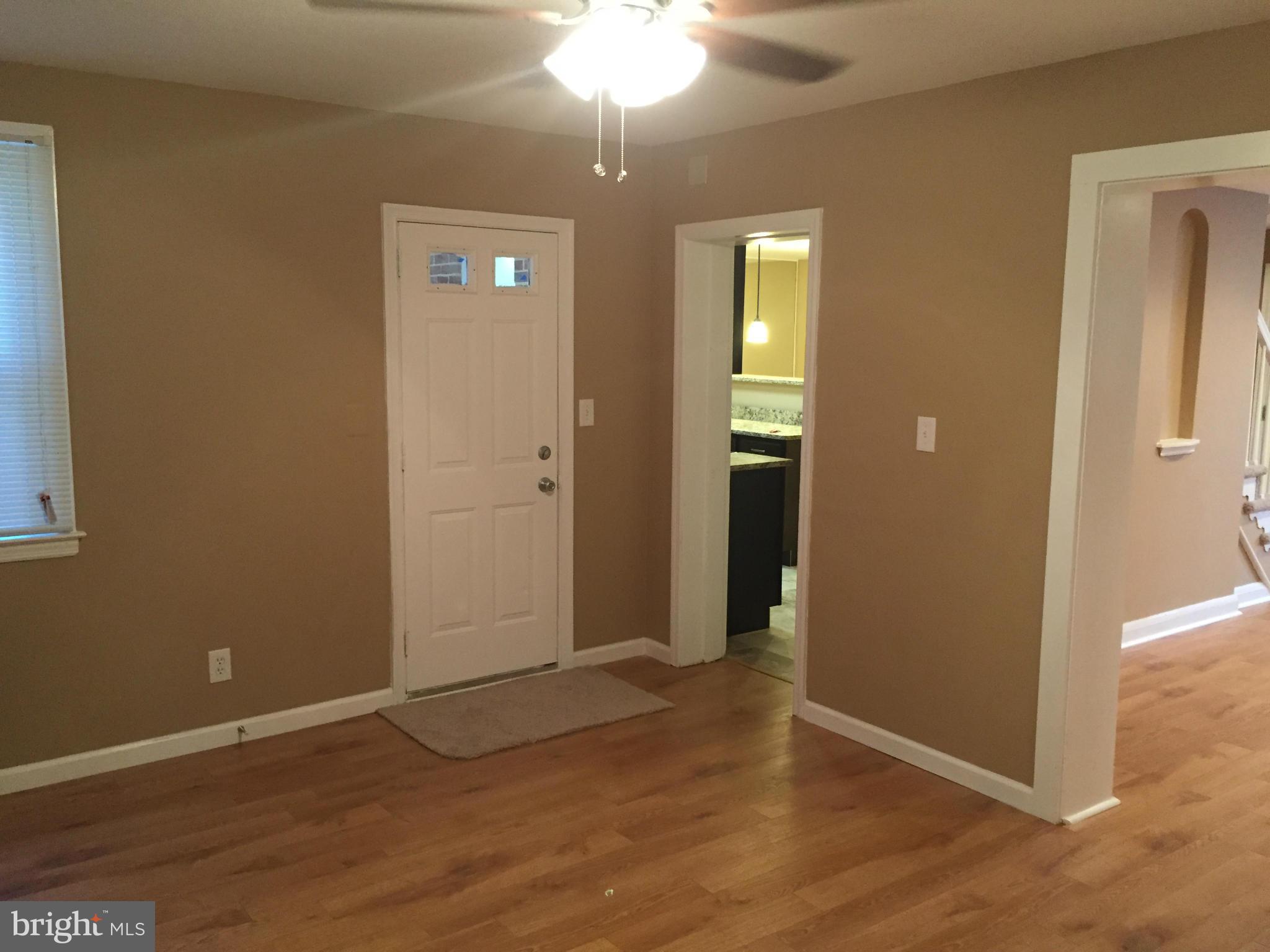 5030 West Hills Road Baltimore, MD 21229 - Photo 8 of 29 Interior (General)