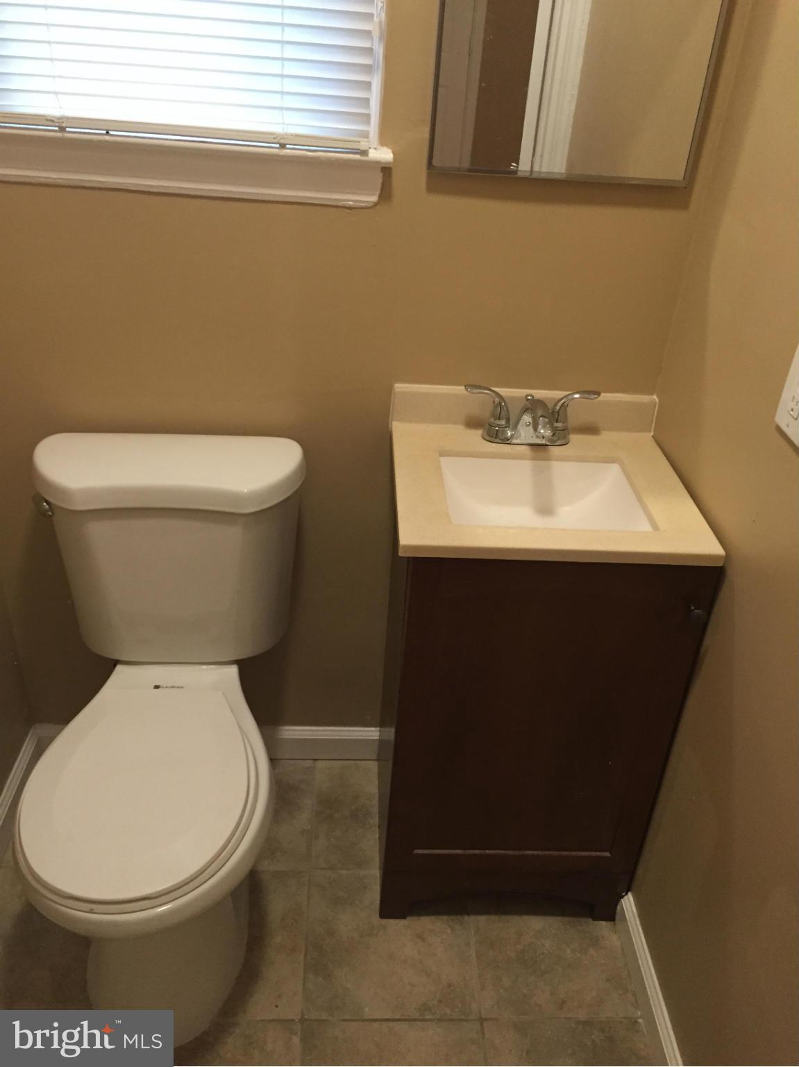 5030 West Hills Road Baltimore, MD 21229 - Photo 9 of 29 Bath