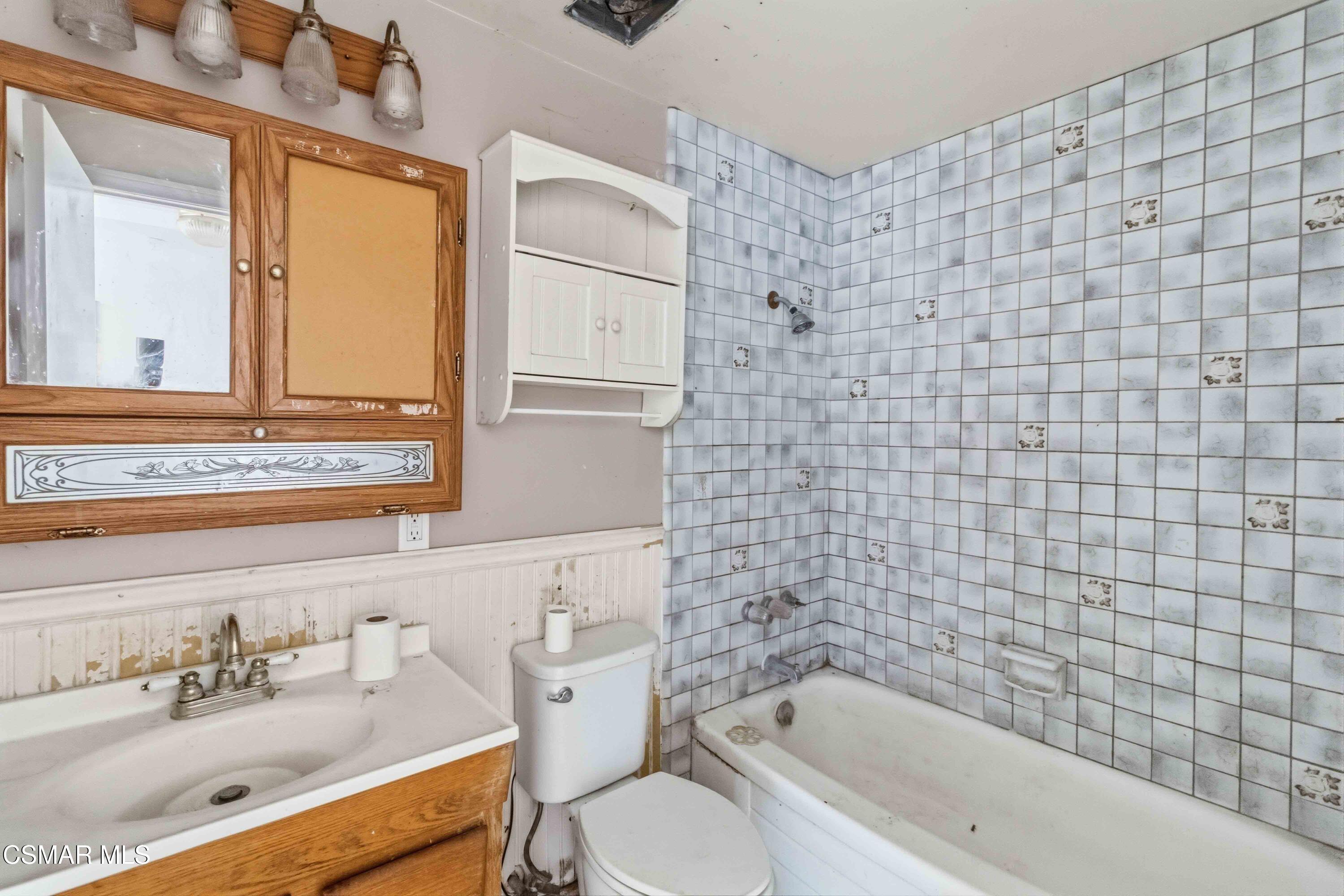 2077 Sebring Court Simi Valley, CA 93065 - Photo 8 of 20 a bathroom with a sink mirror bathtub and toilet