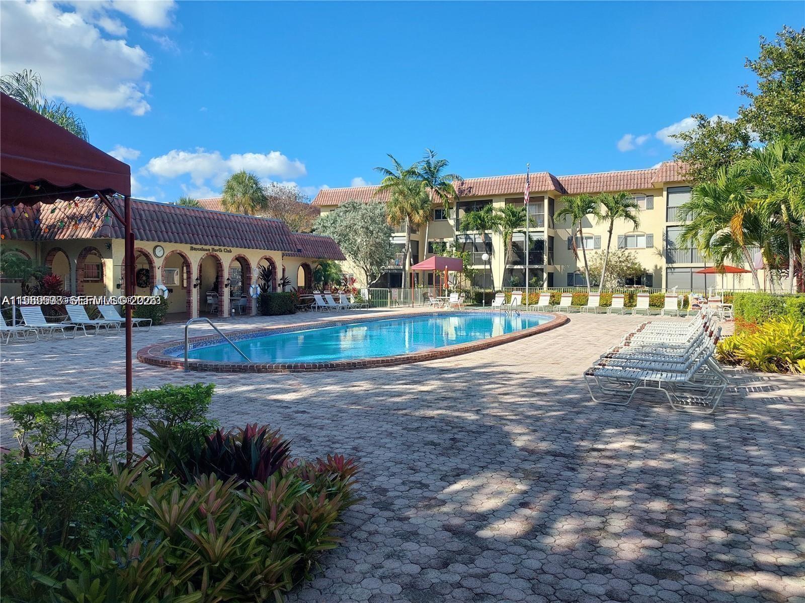 a view of a yard with palm trees