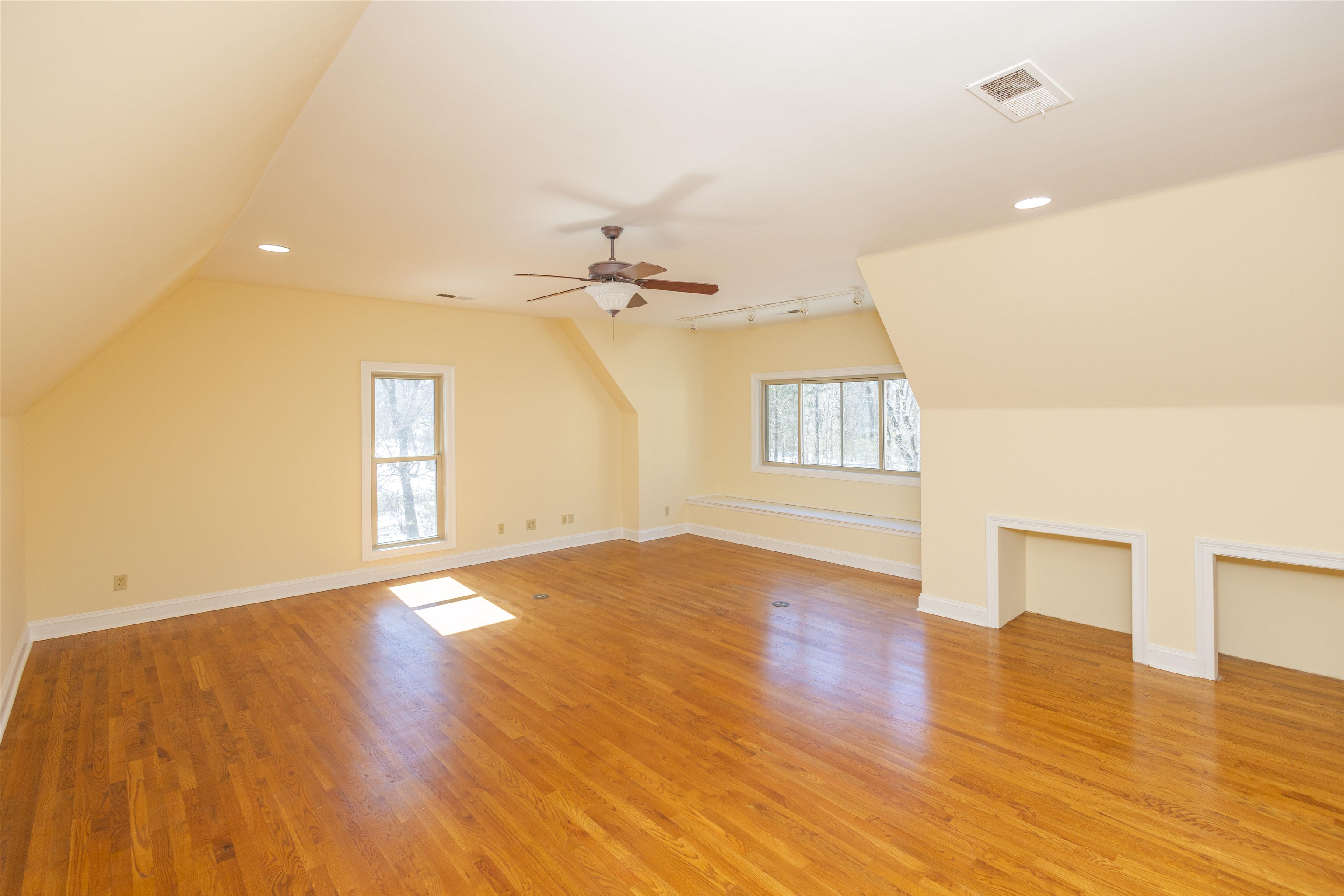 11111 Latting Road Eads, TN 38028 - Photo 24 of 40 a view of an empty room with wooden floor and a window