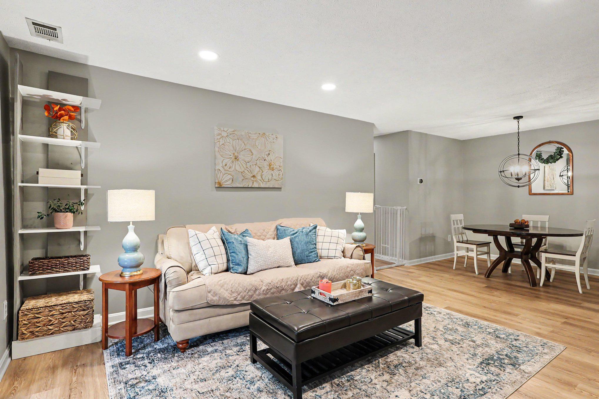 10000 Oakton Terrace Road Oakton, VA 22124 - Photo 12 of 25 Open airy living area