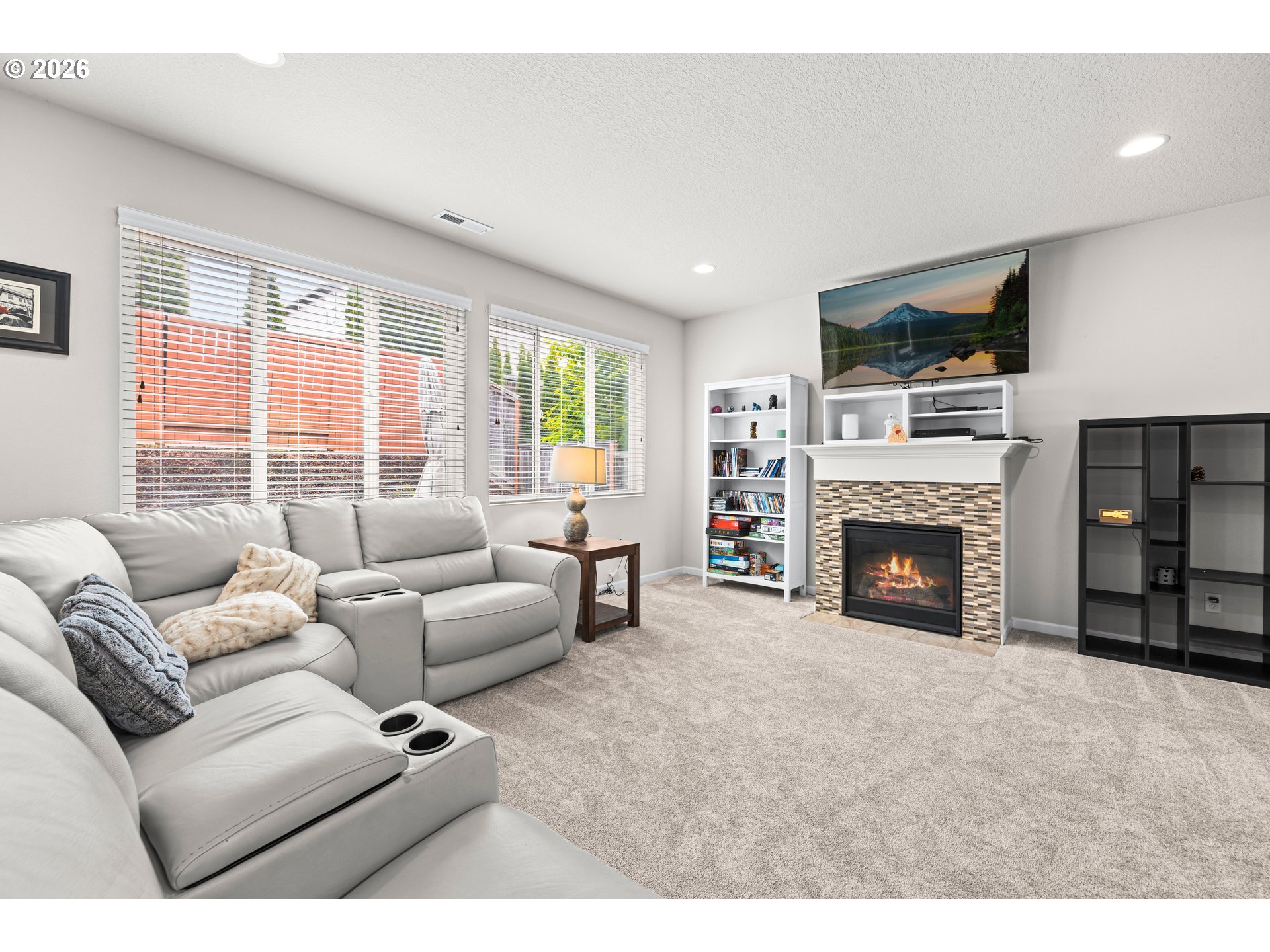 17256 Southeast Biscayne Street Damascus, OR 97089 - Photo 8 of 46 Living Room