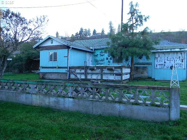 a backyard of a house