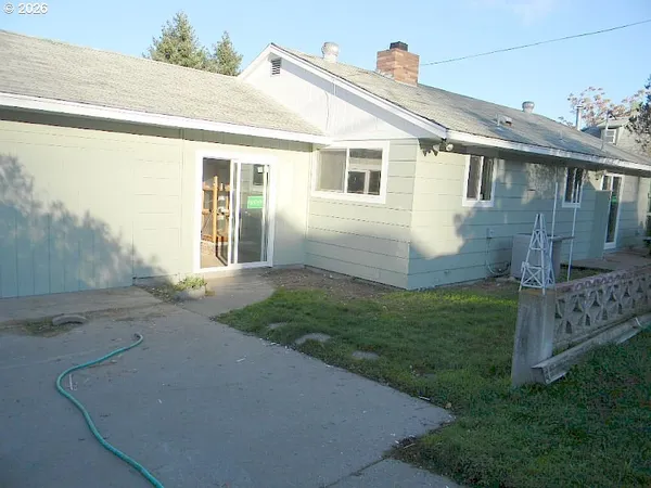 a view of house with backyard