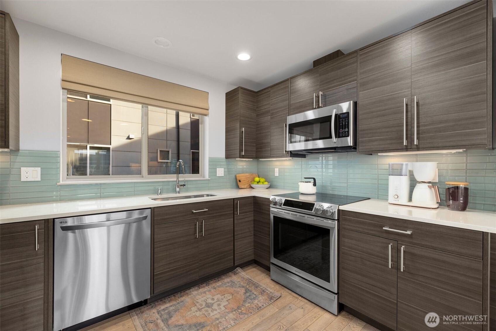 2422 55th Avenue Southwest Seattle, WA 98116 - Photo 12 of 40