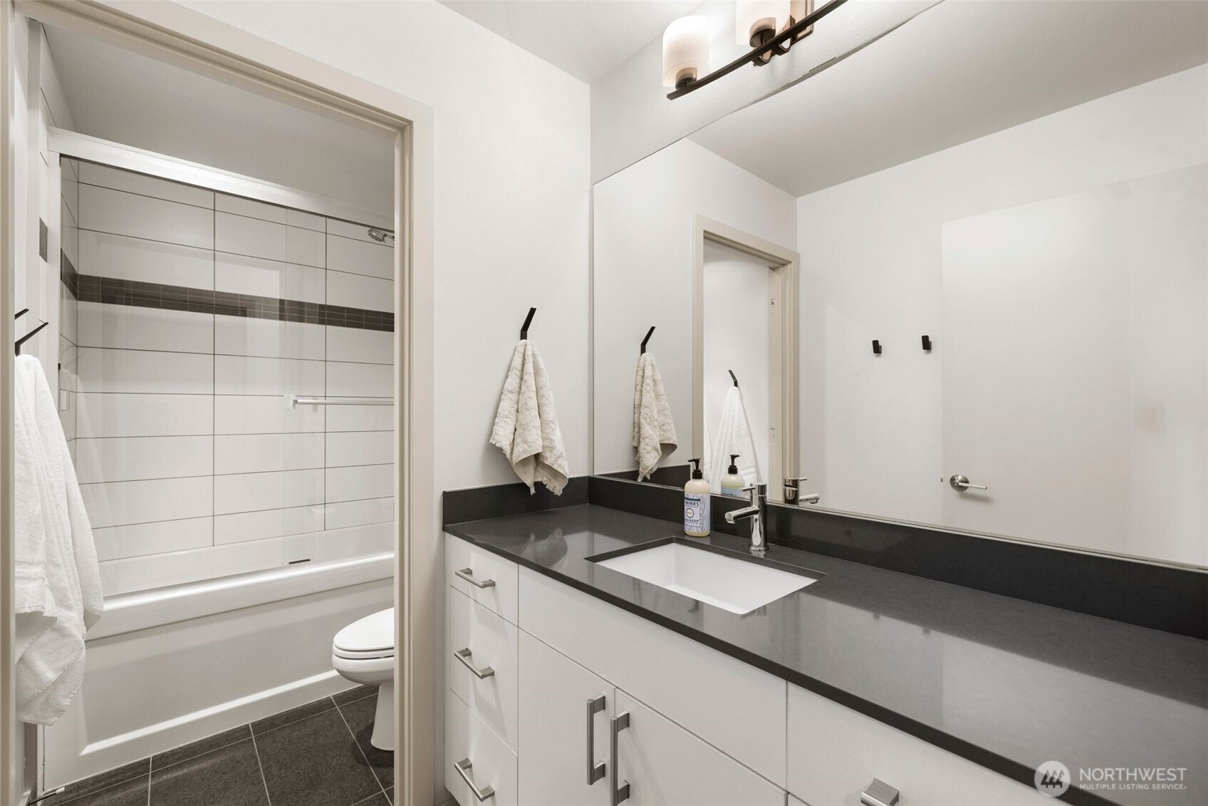 2422 55th Avenue Southwest Seattle, WA 98116 - Photo 20 of 40