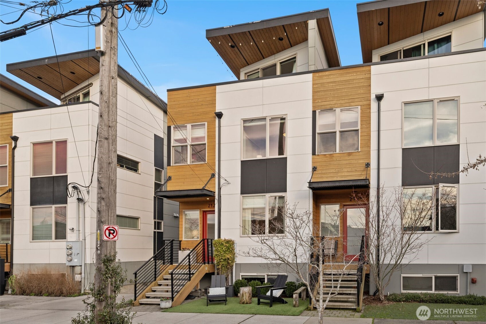 2422 55th Avenue Southwest Seattle, WA 98116 - Photo 2 of 40