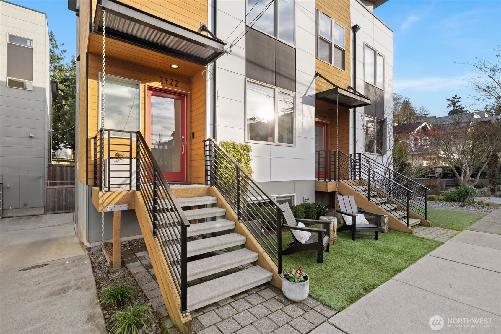 2422 55th Avenue Southwest Seattle, WA 98116 - Photo 4 of 40