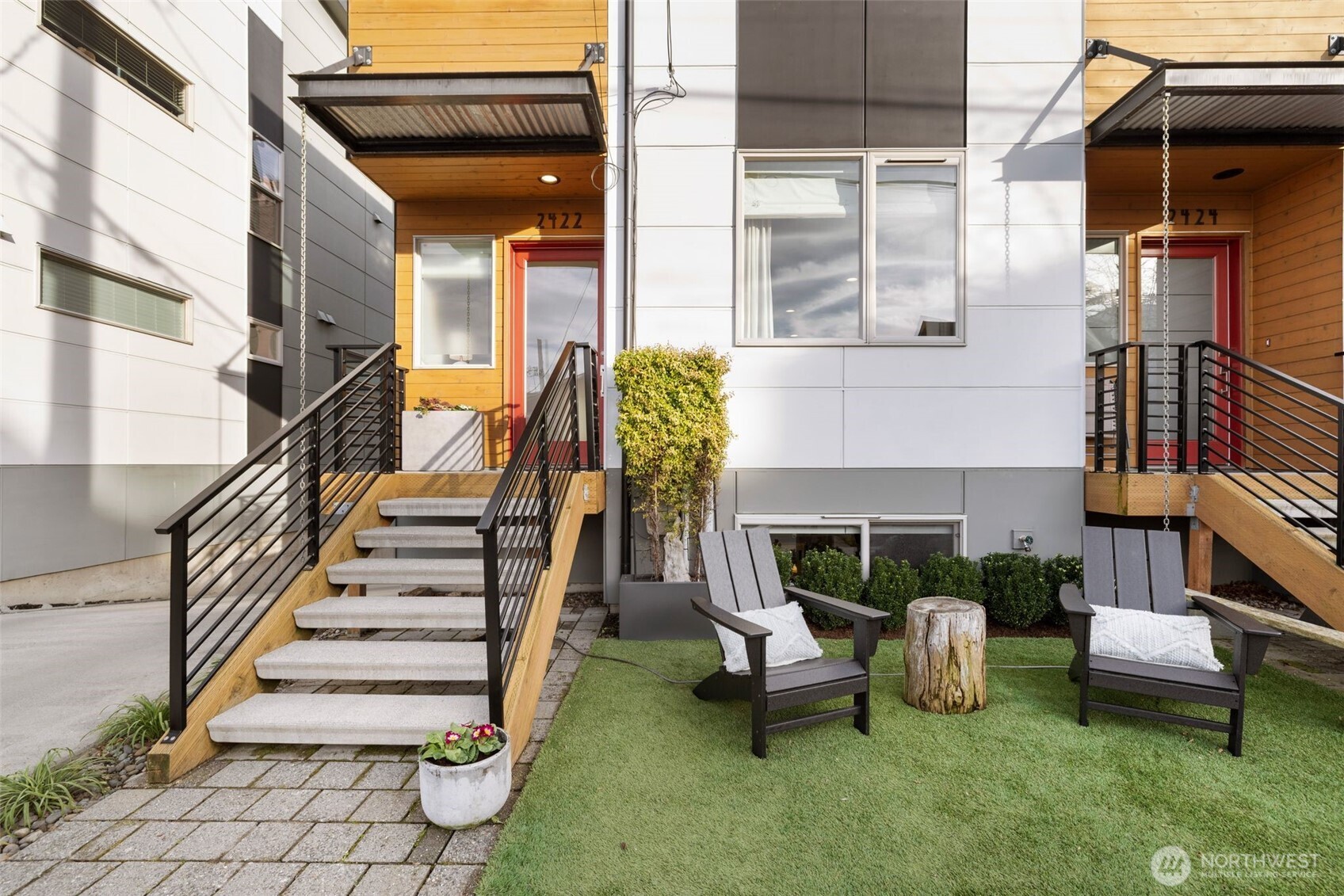 2422 55th Avenue Southwest Seattle, WA 98116 - Photo 5 of 40